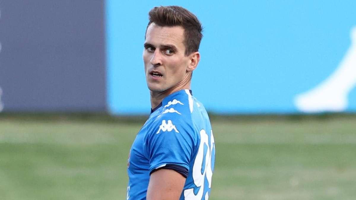 TS - Il Napoli fissa il prezzo per Milik: via per almeno 18 milioni. Idea Inter: Vecino o Politano 