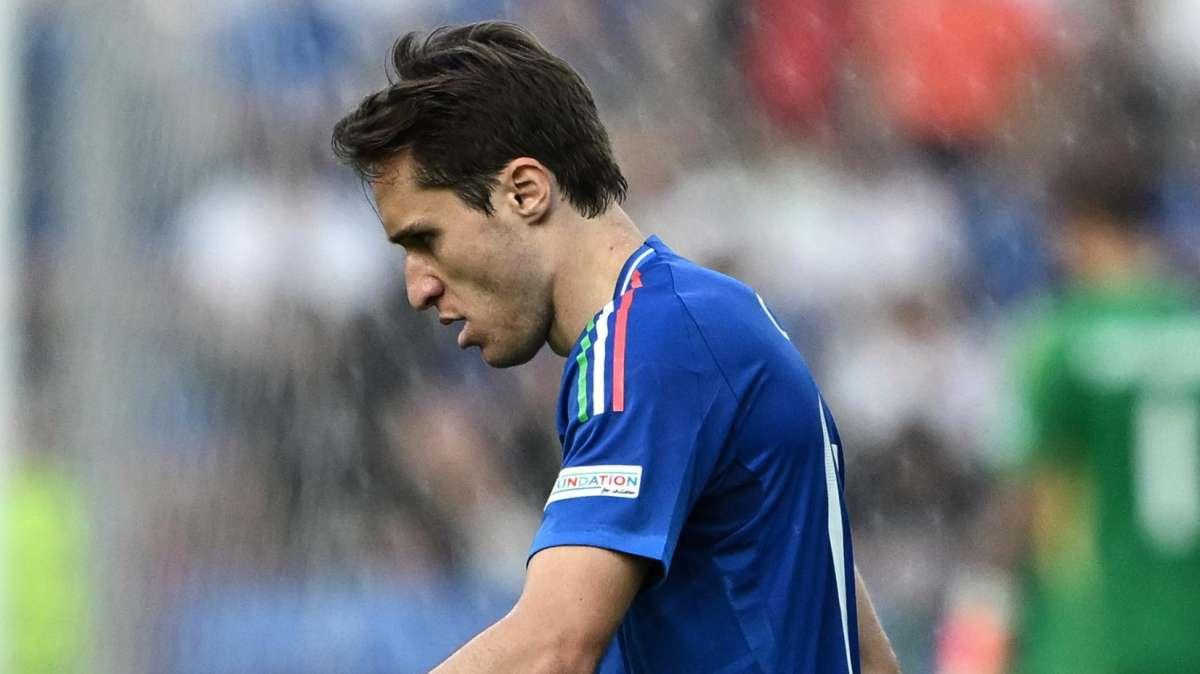 Sky - Chiesa, né Inter né Milan: l'ipotesi Serie A si allontana. Chelsea pista concreta, in caso di addio di Sterling