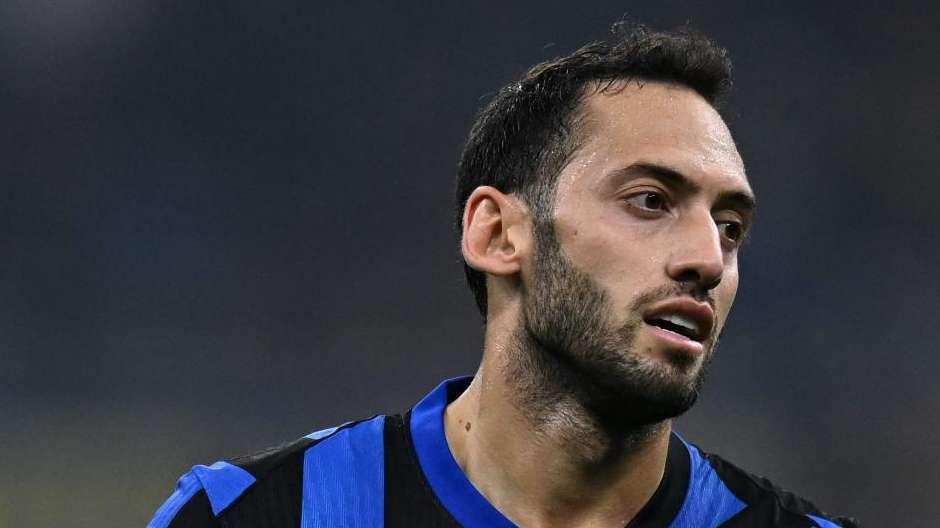 FcIN - Calhanoglu stop: impossibile stabilire una data precisa del rientro. Lo staff medico non correrà rischi