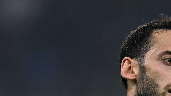 TS - Inchiesta ultras, Calabria e Calhanoglu rischiano: le tempistiche per l'eventuale deferimento