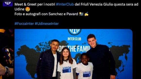 Tappa a Udine, i soci dell'Inter Club incontrano Sanchez e Pavard nel Meet&Greet: sessione di foto e autografi