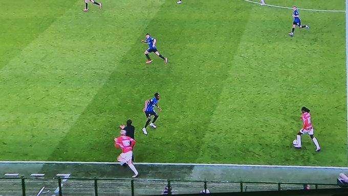 Polemica social: Theo dribbla Inzaghi che è fuori dall'area tecnica. Ma è il francese che rischia il rosso