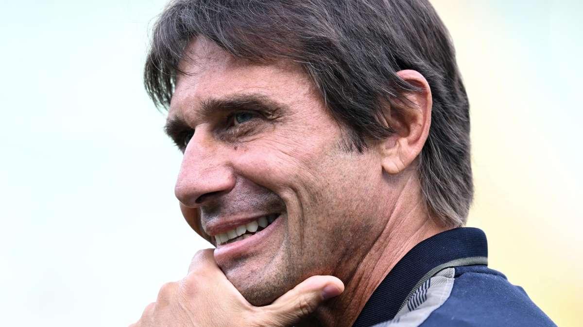 Napoli, Conte: "Ho preso un impegno morale, resto qui a prescindere da ciò che succederà sul mercato"