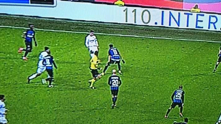 Inter-Crotone, pochi episodi da moviola. Fuorigioco millimetrico di Ricci nel finale, segnalazione giusta