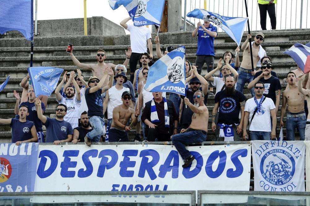 Empoli, l'appello dei tifosi in uno striscione: "Lotta col cuore"