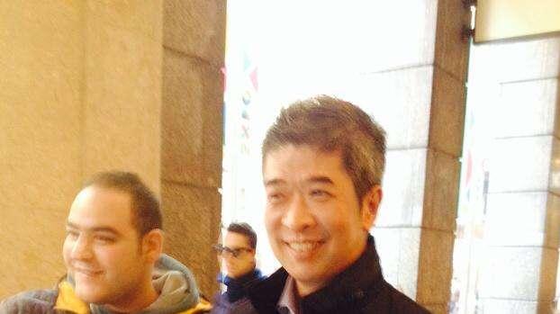 FOTO - Un sorridente Isenta esce dalla sede dell'Inter