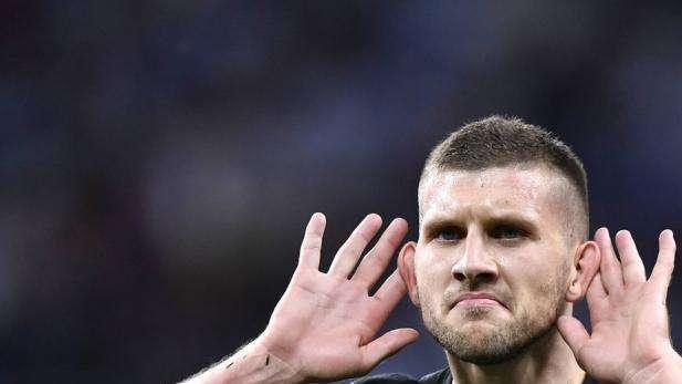 La Stampa - Conte dà l'ok per Rebic: il croato costa 40 milioni