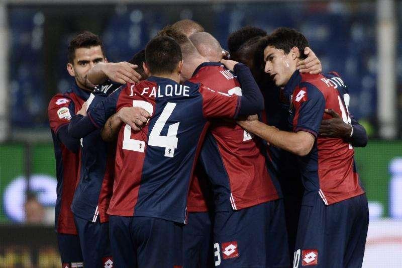 SERIE A - Il Genoa travolge l'Hellas. Colpo Lazio