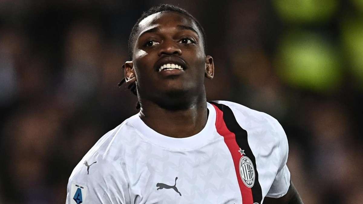 Leao contro l'Inter e Barella: il portoghese protesta sui social per la differenza di trattamento tra il nerazzurro e Tomori