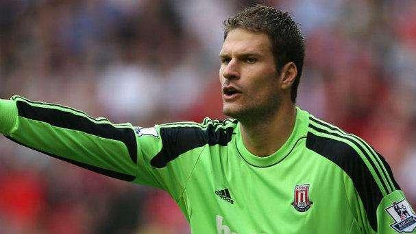Begovic, parla Hughes: "Ha contratto, spero rimanga"