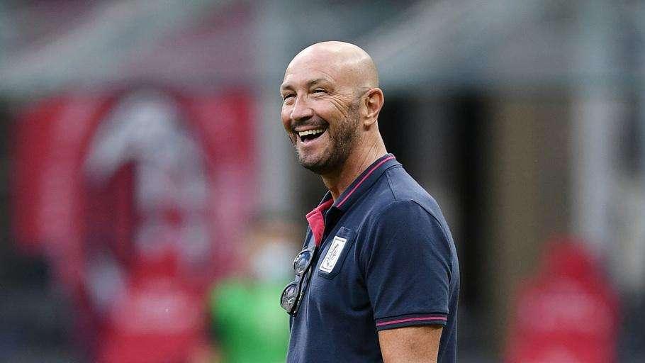 Zenga rende omaggio a Ranieri: "Allenatore e uomo straordinario, The Best"