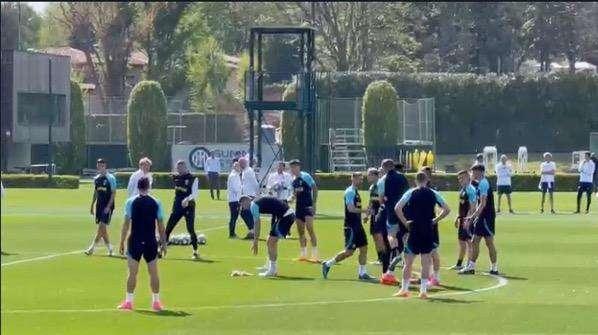 VIDEO - Inter, nervi tesi prima del Benfica: litigio tra Onana e Brozovic, Lukaku e D'Ambrosio li separano 