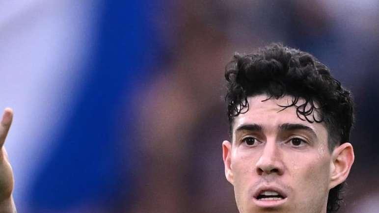 So Foot pazzo di Bastoni: "È il difensore moderno per eccellenza. Che differenza nei numeri con Cubarsì"