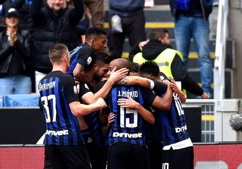 L'Inter mostra i muscoli, manita al Genoa in una partita senza storia