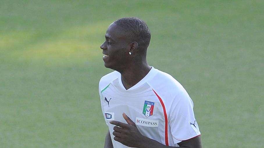 VIDEO - Balotelli: "Non sono come Ibra, ma..." 