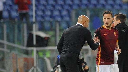 Roma, Spalletti: "Nego lite con Totti". Poi l'abbraccio