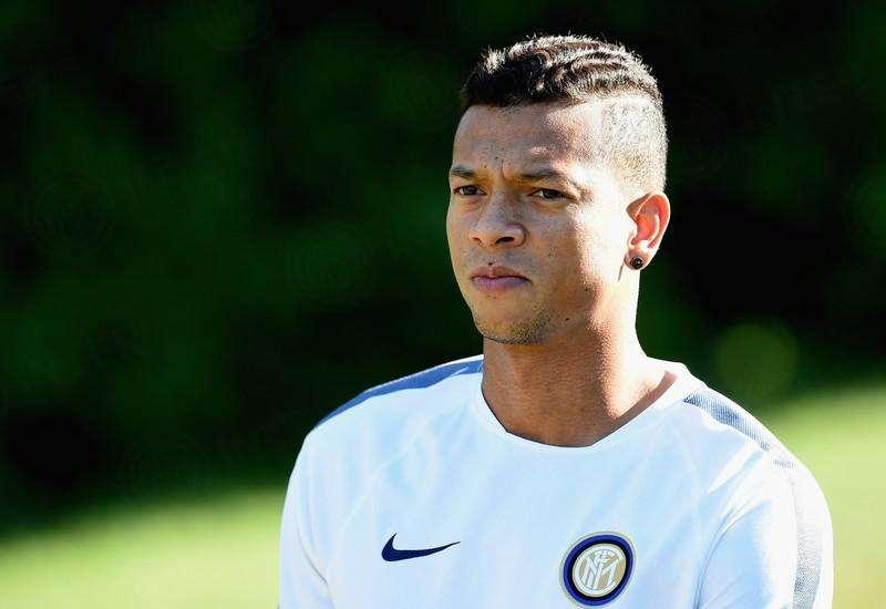 Guarin, domani incontro crocevia per il mercato. Da Vidal speranza United