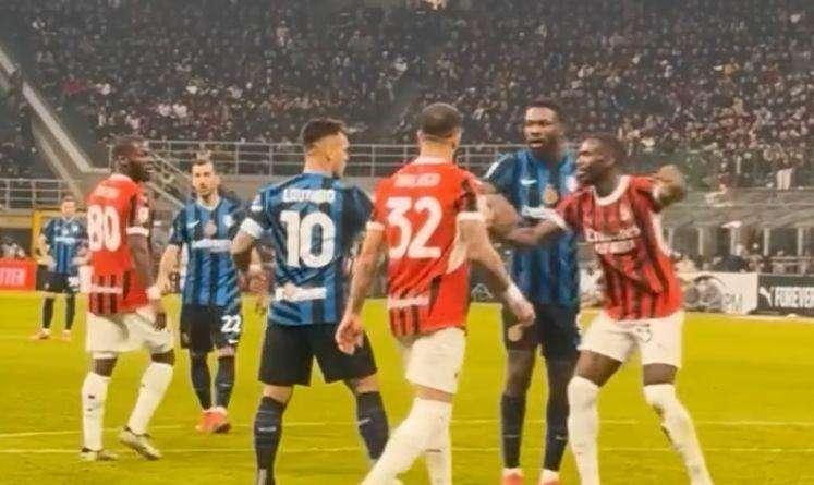 Rivalità e rispetto nel derby: Lautaro in pochi secondi dalle storie tese all'abbraccio con Tomori