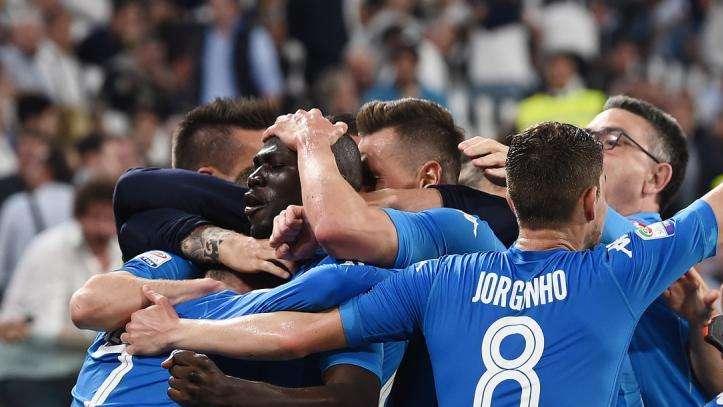 Inter-Juve e Scudetto, il Napoli sibillino su Twitter: "Essere azzurri significa vincere solo con le proprie forze"