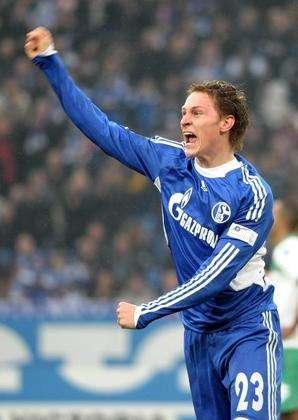 Höwedes: "Hanno grandi attaccanti. Serve attenzione"