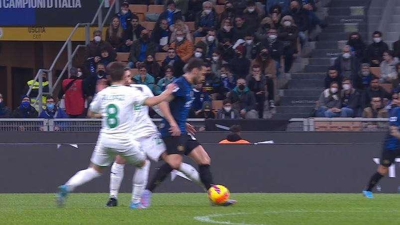 Cesari: "Fallo chiaro su Calhanoglu nell'azione del gol di Raspadori. E il VAR?"