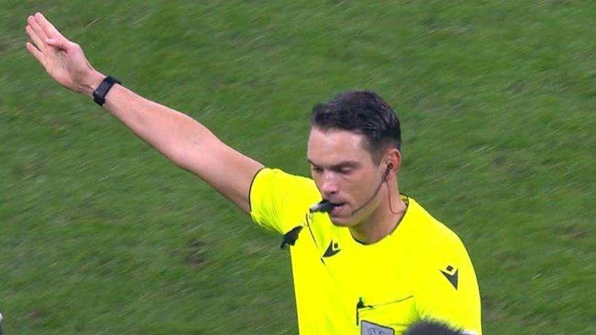 Inter-Real Sociedad, la moviola - Schärer impreciso e confuso: intervento del VAR decisivo nella simulazione di Kubo 