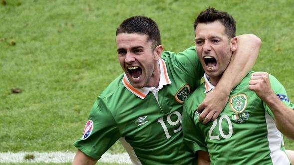 Hoolahan e autogol di Clark: 1-1 fra Irlanda e Svezia