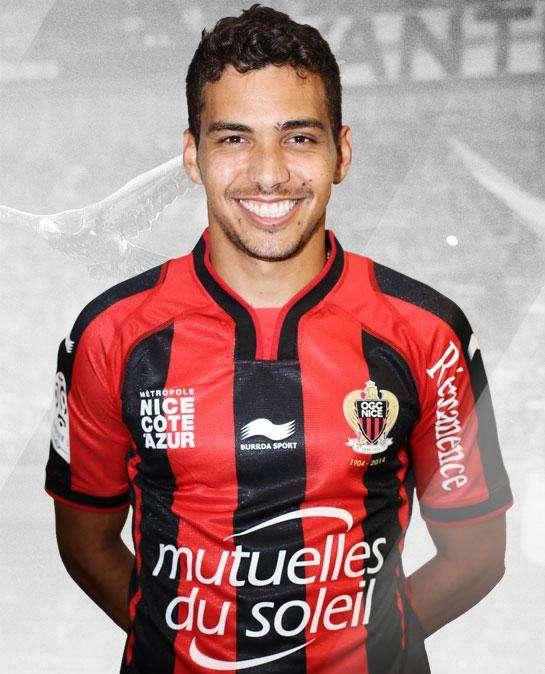 A Bola - Carlos Eduardo osservato dall'Inter