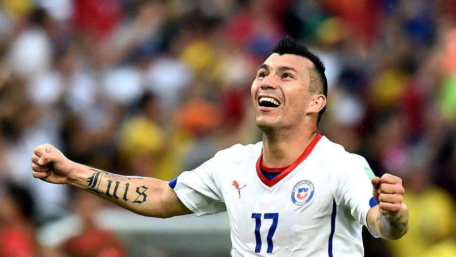 Cile-Perù, Colombia-El Salvador: gol Medel, n.u. Guaro