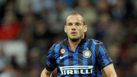 Sneijder, una telefonata che pesa: vuole restare