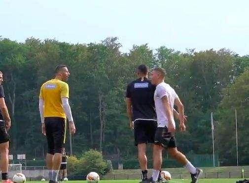 VIDEO - L'Inter si diverte: Barella inventa un gioco a fine allenamento e si auto-definisce "fantasmagorico"