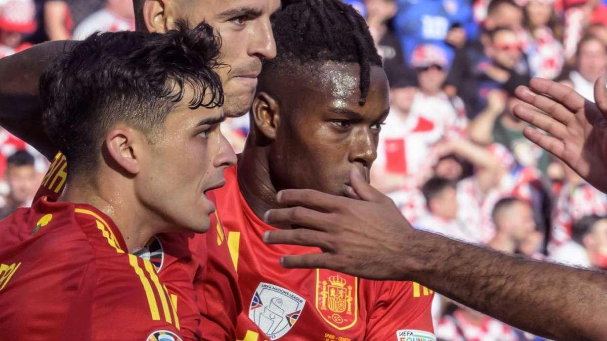 Spagna, Nico Williams: "Italia? Difesa fortissima, Bastoni è un animale. E adoravo Balotelli"
