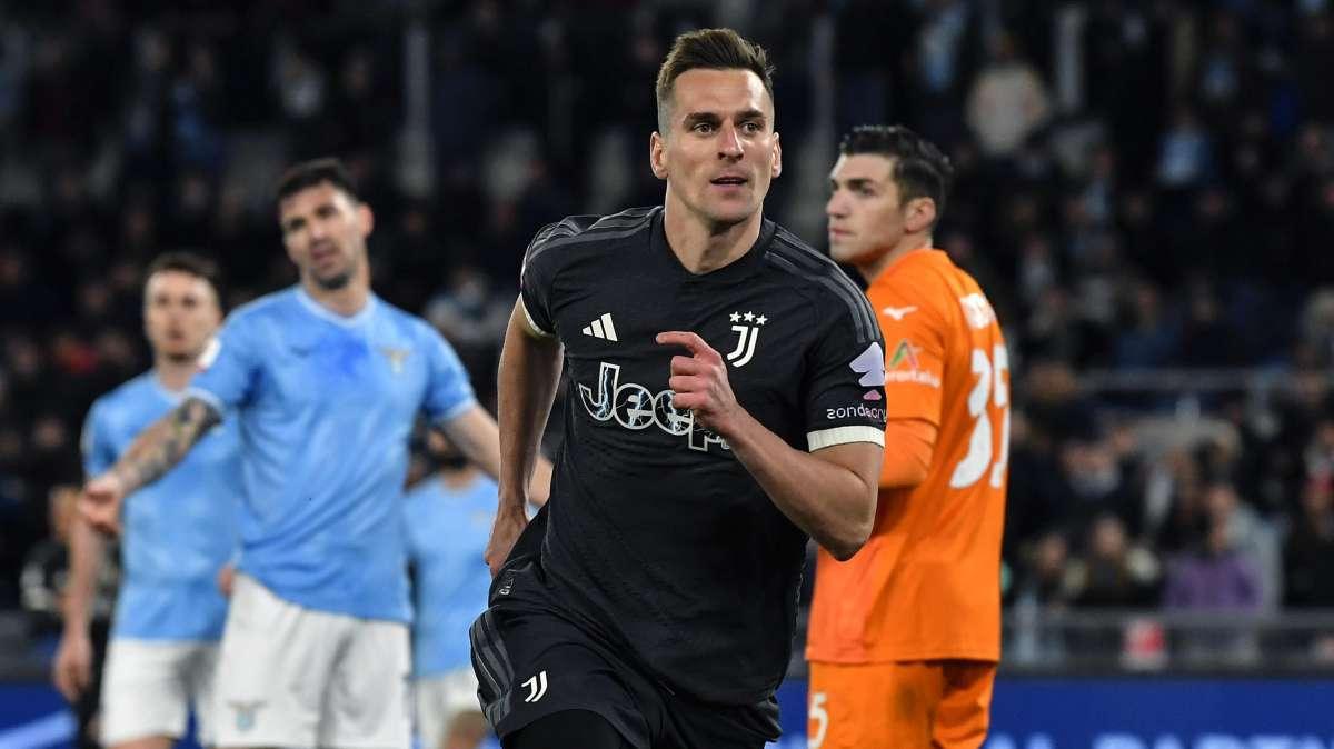Coppa Italia, la doppietta di Castellanos illude la Lazio. Milik fa 2-1: Juventus prima finalista 