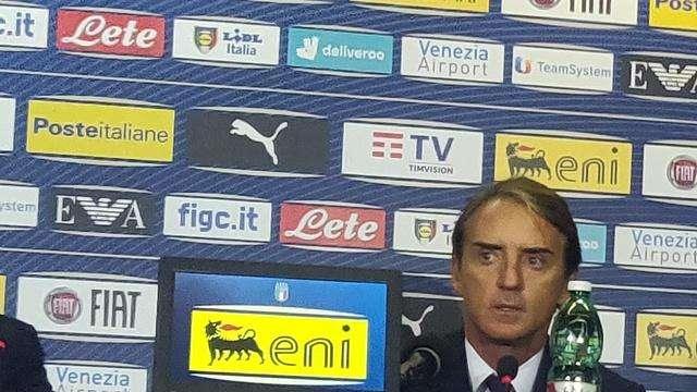 Mancini: "Sensi mi piace tantissimo per le sue qualità, spero che stia bene. Scudetto, Inter quasi al livello Juve"
