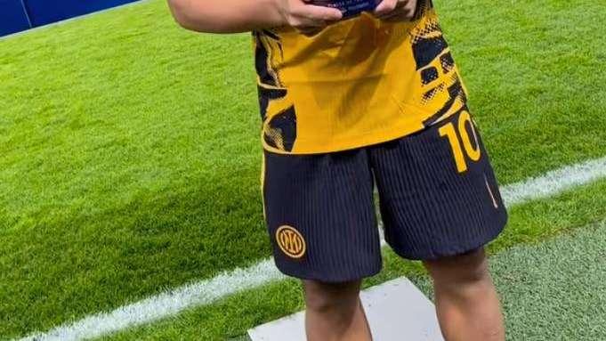 Lautaro e l'intervento di Ismaijli: nelle foto all'MVP i segni sulla gamba dell'argentino