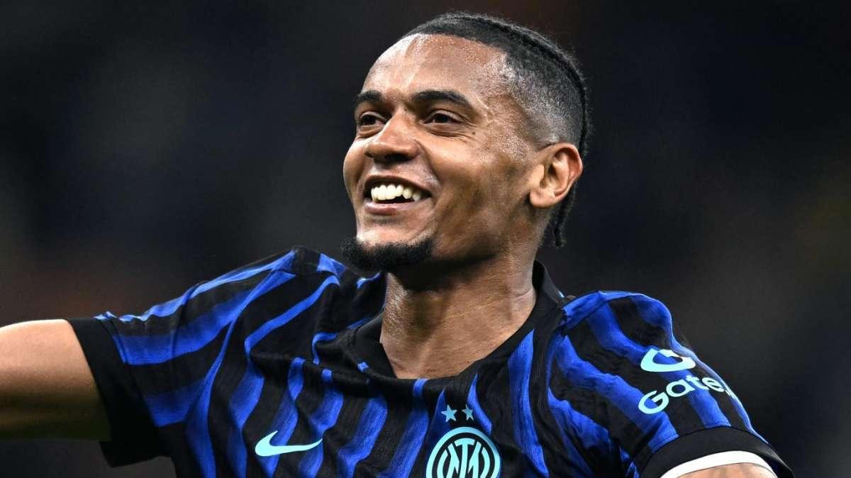 Akanji, 'incidente' con lo sponsor: "Non mi ritenevano abbastanza svizzero"