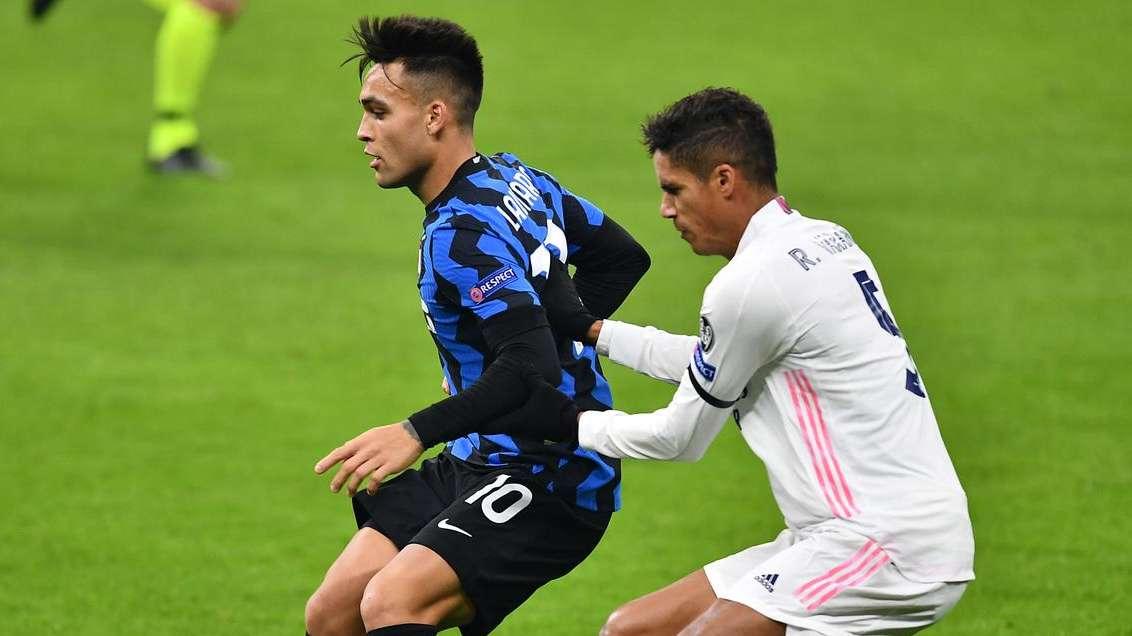 Il palleggio blancos domina un'inter passiva e lunga. In 10, la compattezza non basta