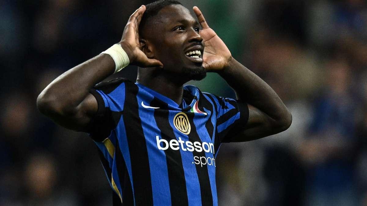 TS - Thuram, i gol arrivano a grappoli: tripletta per lanciare l'Inter e per rispondere (a distanza) a Retegui 