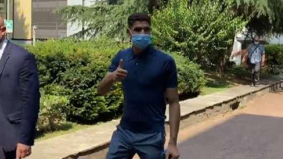 VIDEO FcIN - Hakimi è arrivato al Coni accolto dal coro dei tifosi. Ora l'idoneità sportiva