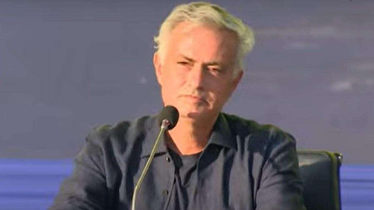Mourinho si presenta al Fenerbahçe e ai suoi tifosi: "Ogni vostro sogno ora è il mio sogno"