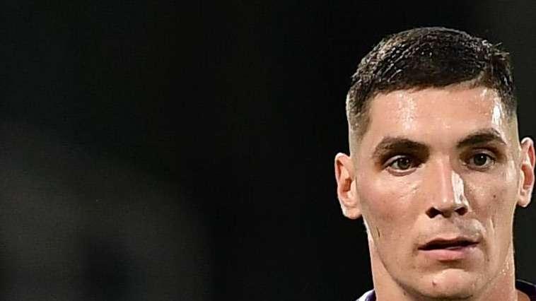 Fiorentina al lavoro per il rinnovo di Milenkovic: Inter e Milan sperano di inserirsi, ma la Viola non farà sconti