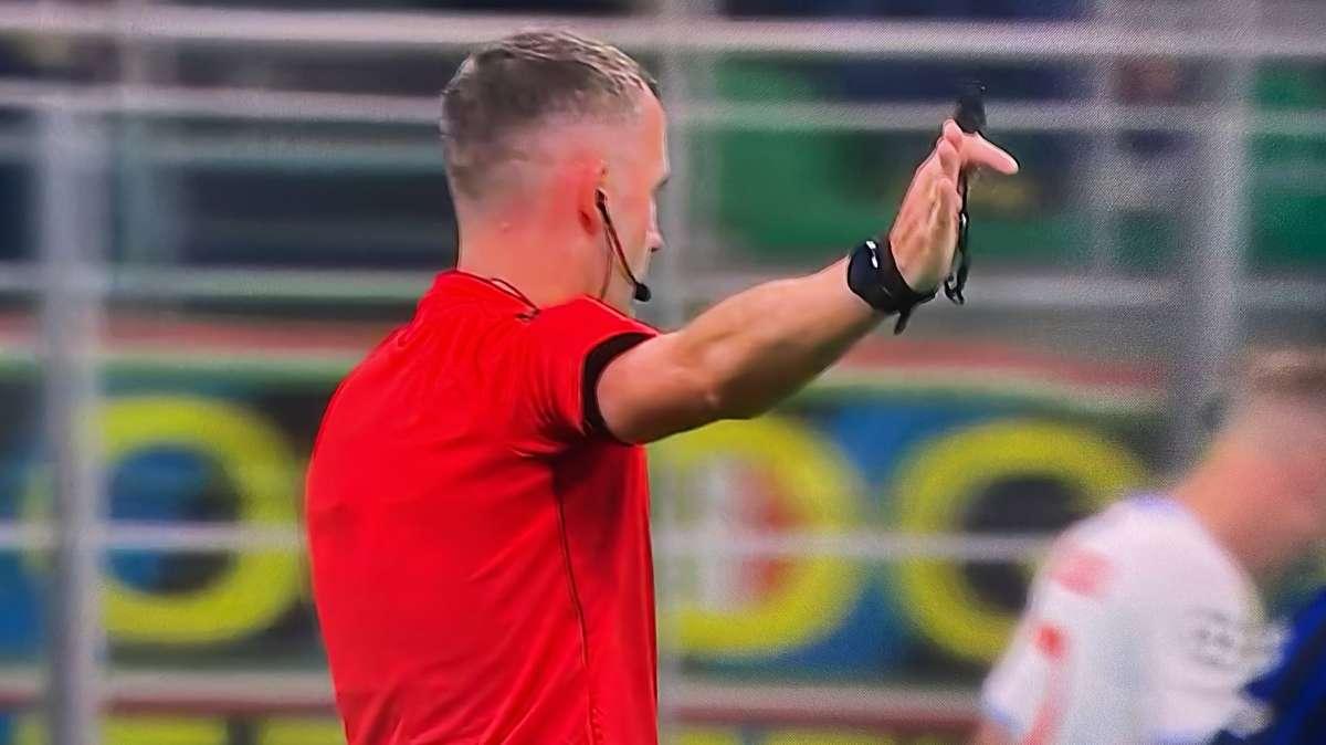 Inter-Slavia Praga, la moviola - Kavanagh arbitra all'inglese e fischia poco. Un episodio lascia qualche dubbio 