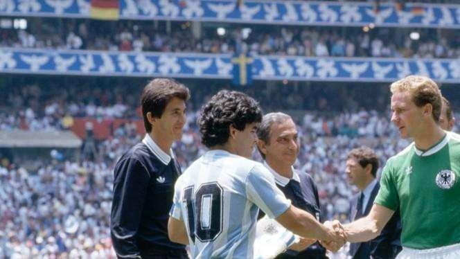 Rummenigge: "La morte di Maradona uno shock. Quando giocava era il più felice del mondo"