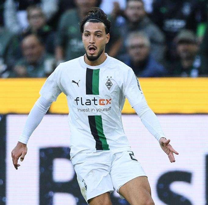 Borussia Dortmund, caccia all'esterno sinistro: accelerata su Inter e Juve per Bensebaini