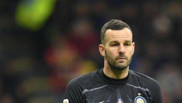 CdS - Allarme Handa: il portiere ha un problema a un dito, a rischio pure il derby. Padelli all'esordio