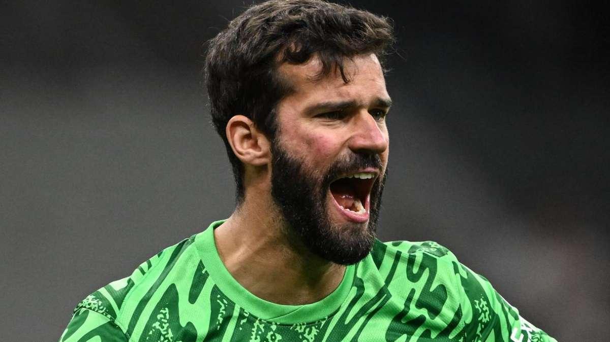 Liverpool, grave infortunio per Alisson. L'ansia di Van Dijk: "Non promette bene"