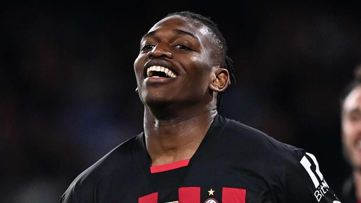 Il Milan spadroneggia al Maradona: pesantissima lezione al Napoli, i rossoneri vincono 4-0