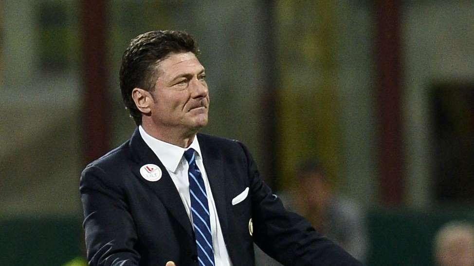 Presentazione staff, Mazzarri salta 'contro' il Milan