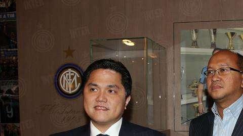 Partitella sotto gli occhi di Soetedjo e Isenta Hioe