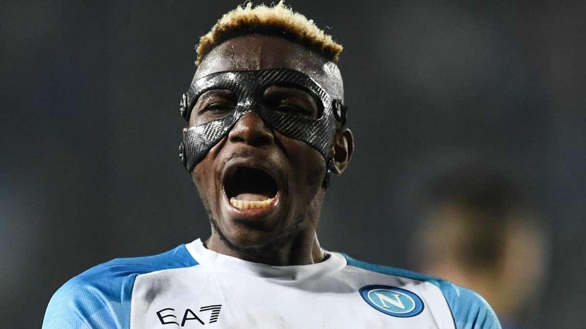 Napoli, tegola Osimhen: lesione distrattiva all’adduttore sinistro, salterà il Milan